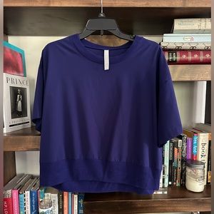 Athleta short sleeved long crop top.